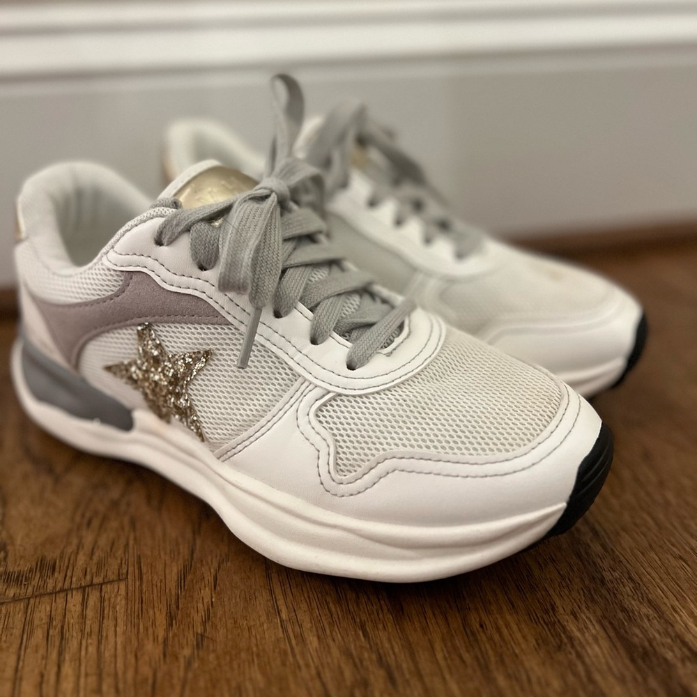 Vintage Havana White and Gray Athletic Shoes